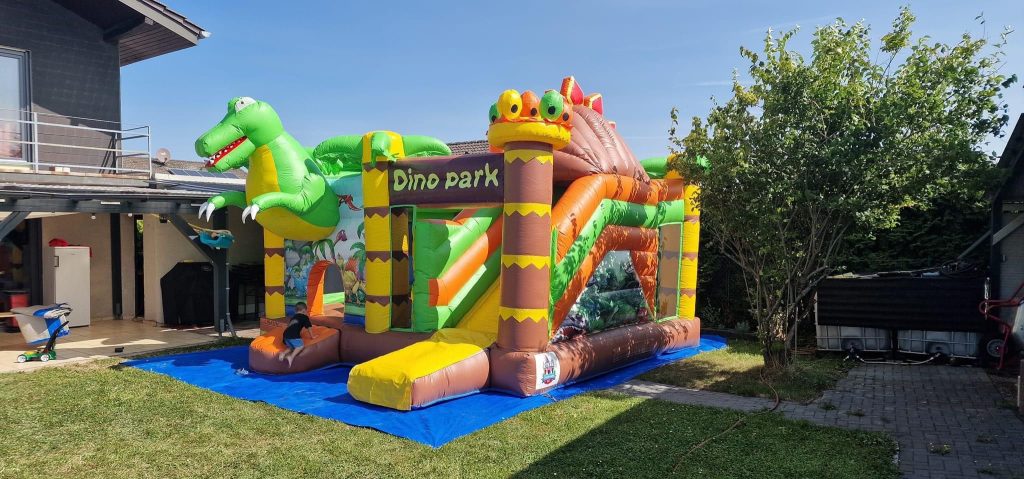 Dino Hüpfburg Verleih Mieten Hüpfburgen Huepfburgen bouncy castles Wunder Event WunderEvent Party Geburtstag Slushi Popcorn Event Feier9