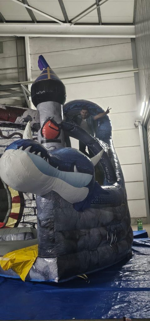 Drachen Hüpfburg Verleih Mieten Hüpfburgen Huepfburgen bouncy castles Wunder Event WunderEvent Party Geburtstag Slushi Popcorn Event Feier8