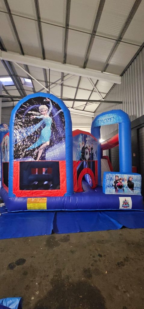 Elsa Hüpfburg Verleih Mieten Hüpfburgen Huepfburgen bouncy castles Wunder Event WunderEvent Party Geburtstag Slushi Popcorn Event Feier4