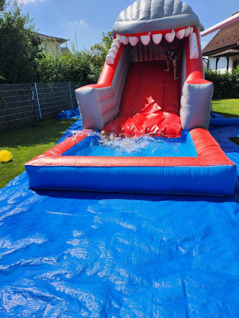 Hai Wasserrutsche Hüpfburg Verleih Mieten Hüpfburgen Huepfburgen bouncy castles Wunder Event WunderEvent Party Geburtstag Slushi Popcorn Event Feier