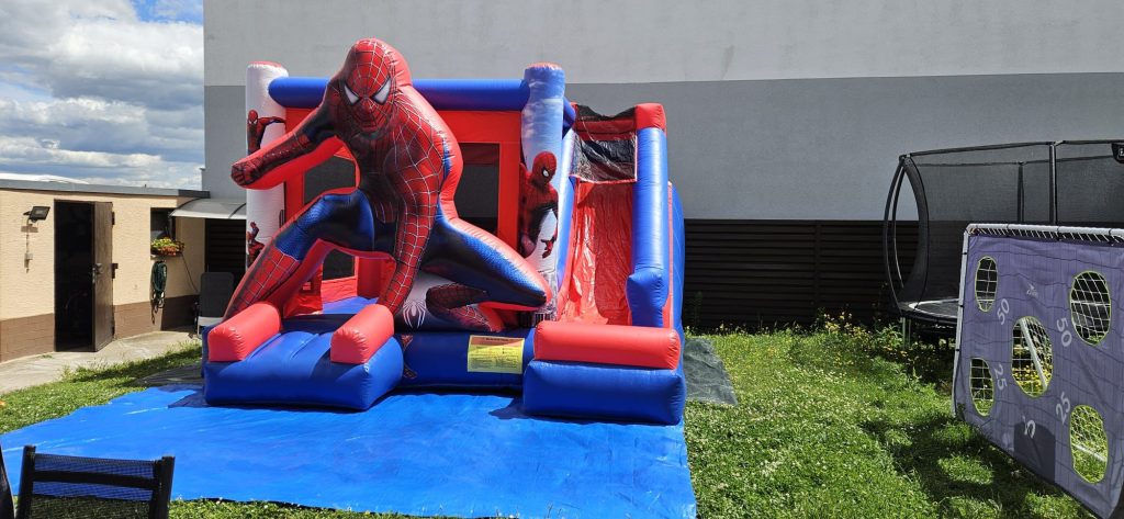 Spider Man Hüpfburg Verleih Mieten Hüpfburgen Huepfburgen bouncy castles Wunder Event WunderEvent Party Geburtstag Slushi Popcorn Event Feier1